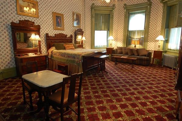 Hotel Town & Country And