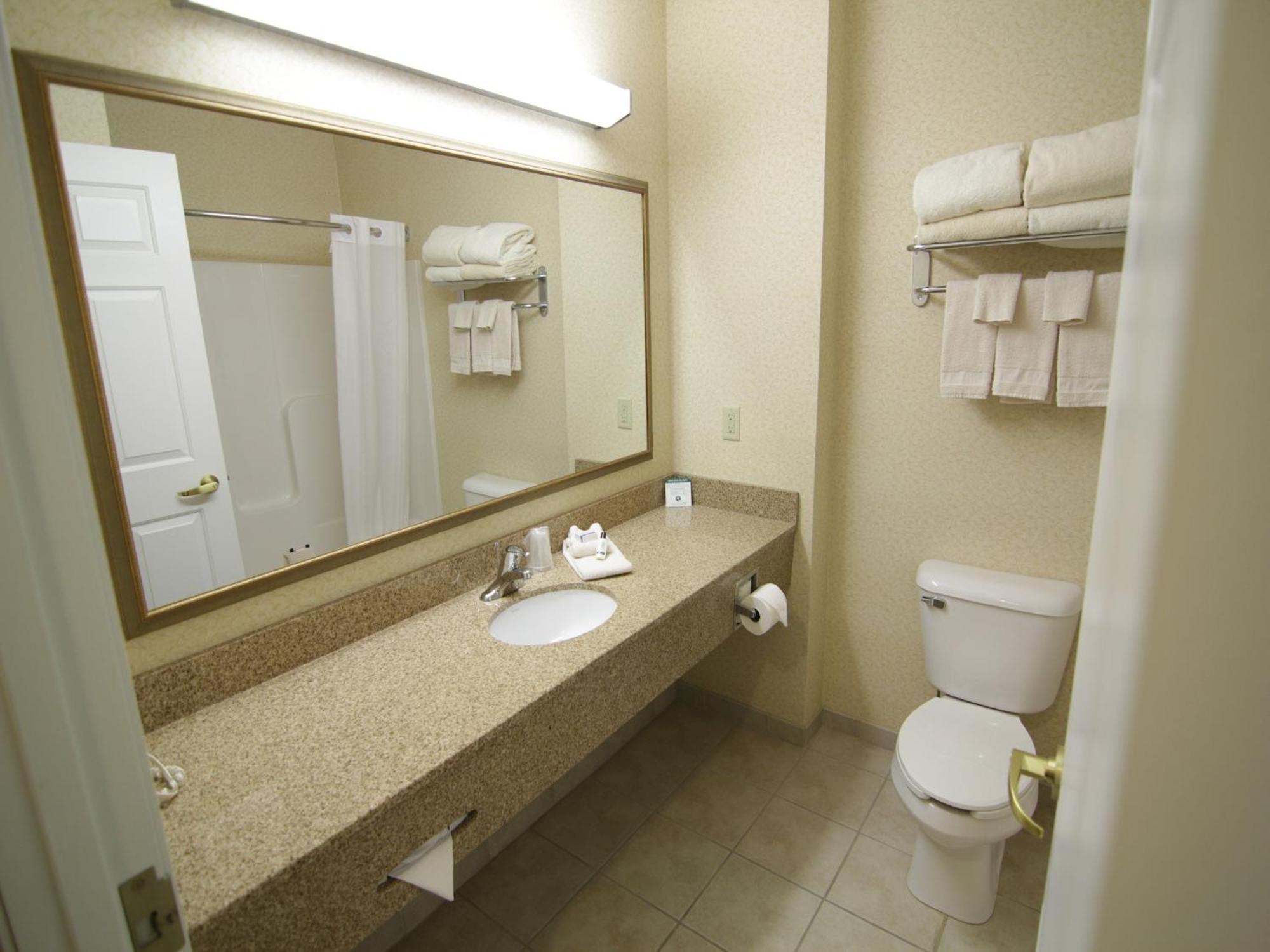 Town & Country And 3* Quincy