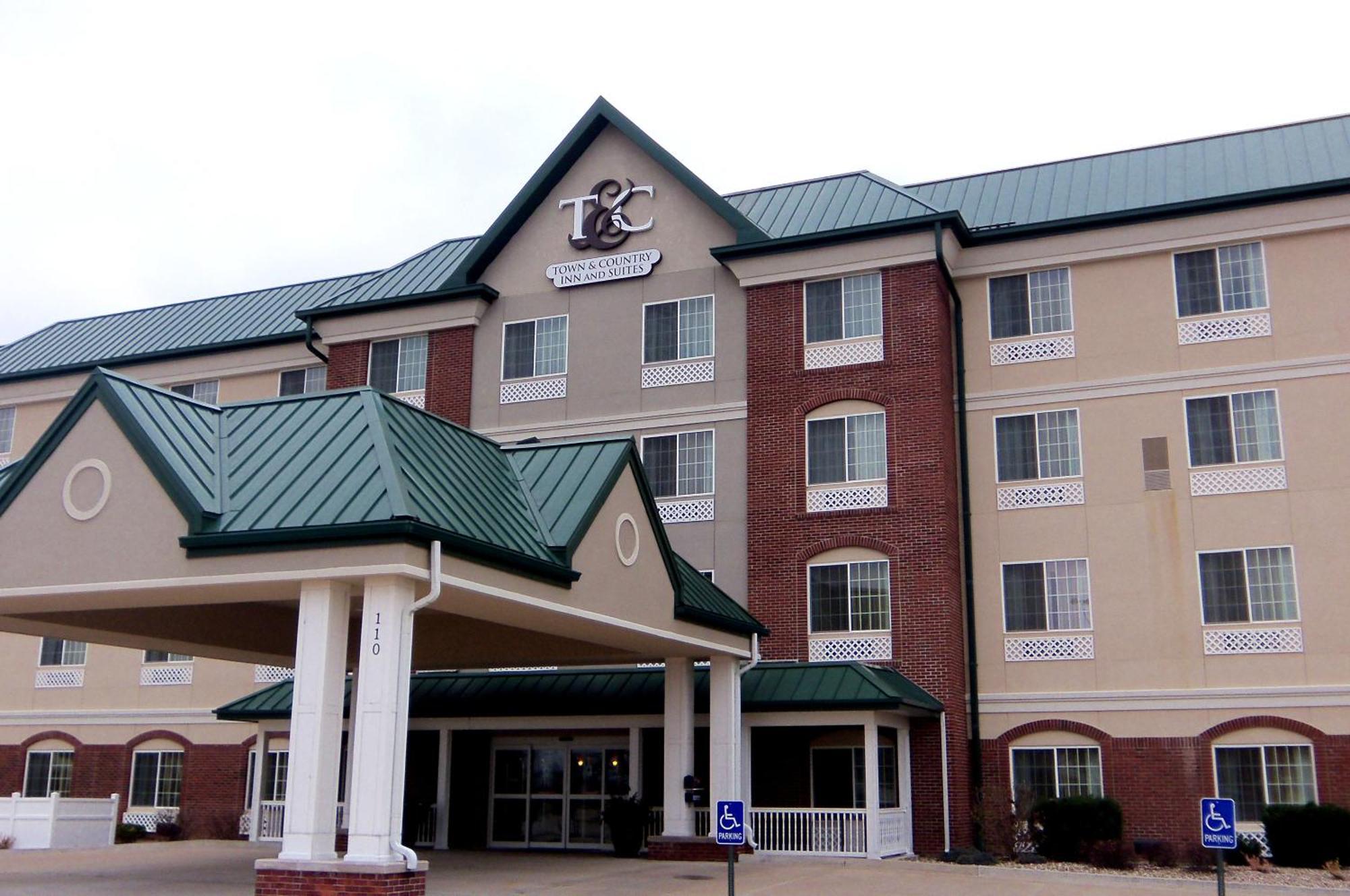 Town & Country And 3* Quincy