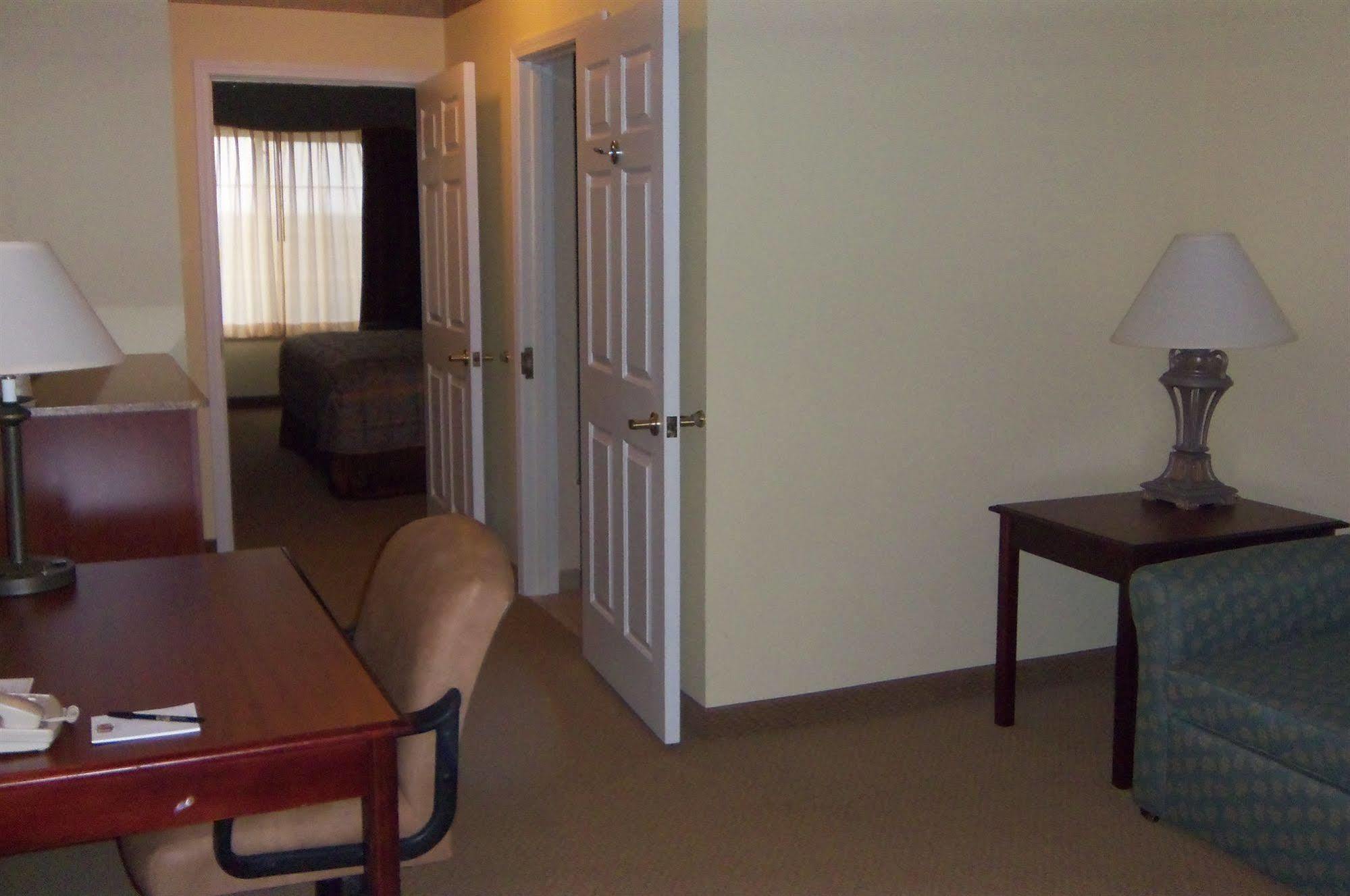 Town & Country And 3* Quincy